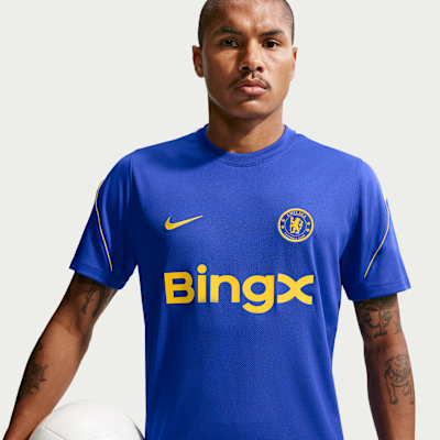 Chelsea FC Strike Men's Nike Soccer Dri-FIT Short-Sleeve Top. Nike.com